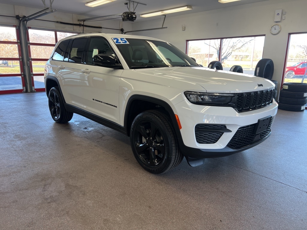 New 2025 Jeep Grand Cherokee ALTITUDE 4X4 Sport Utility