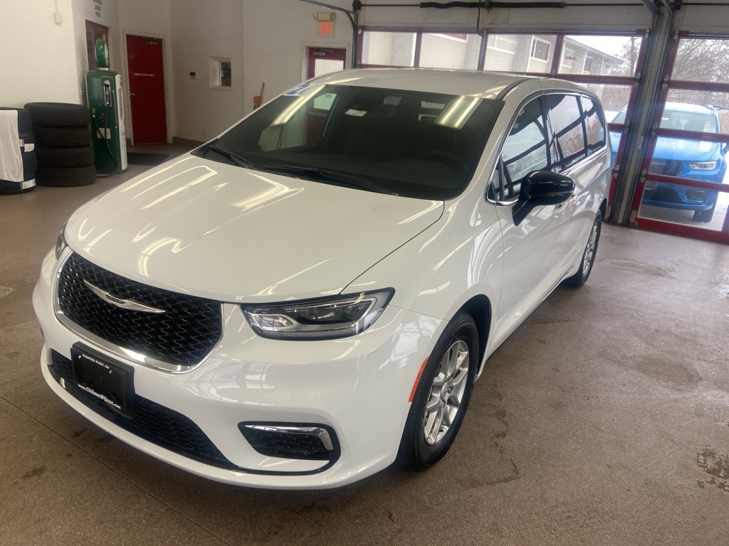 New 2026 Chrysler Pacifica SELECT Passenger Van