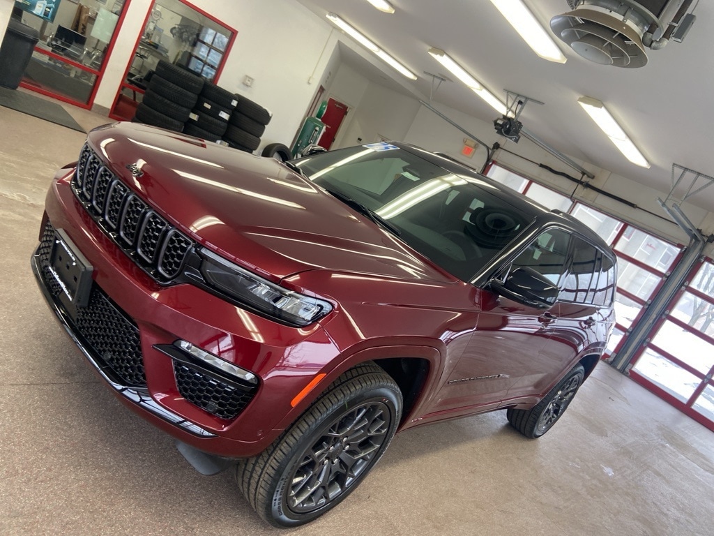 New 2025 Jeep Grand Cherokee SUMMIT 4X4 Sport Utility