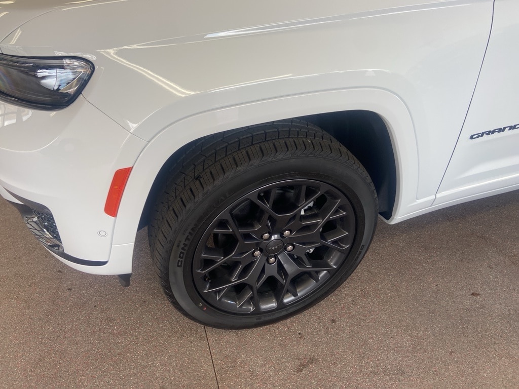New 2025 Jeep Grand Cherokee L SUMMIT 4X4 Sport Utility
