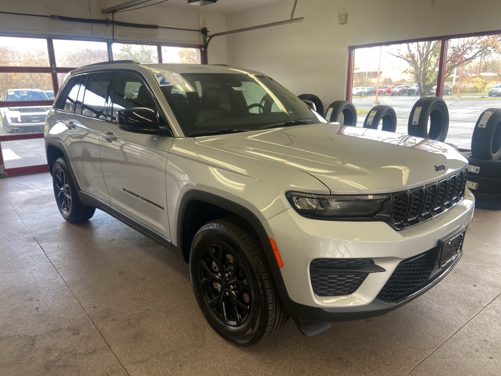 New 2025 Jeep Grand Cherokee ALTITUDE 4X4 Sport Utility