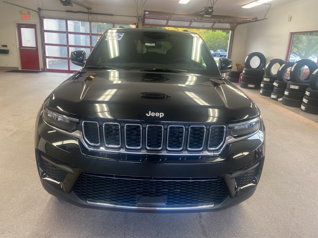 New 2025 Jeep Grand Cherokee LAREDO X 4X4 Sport Utility