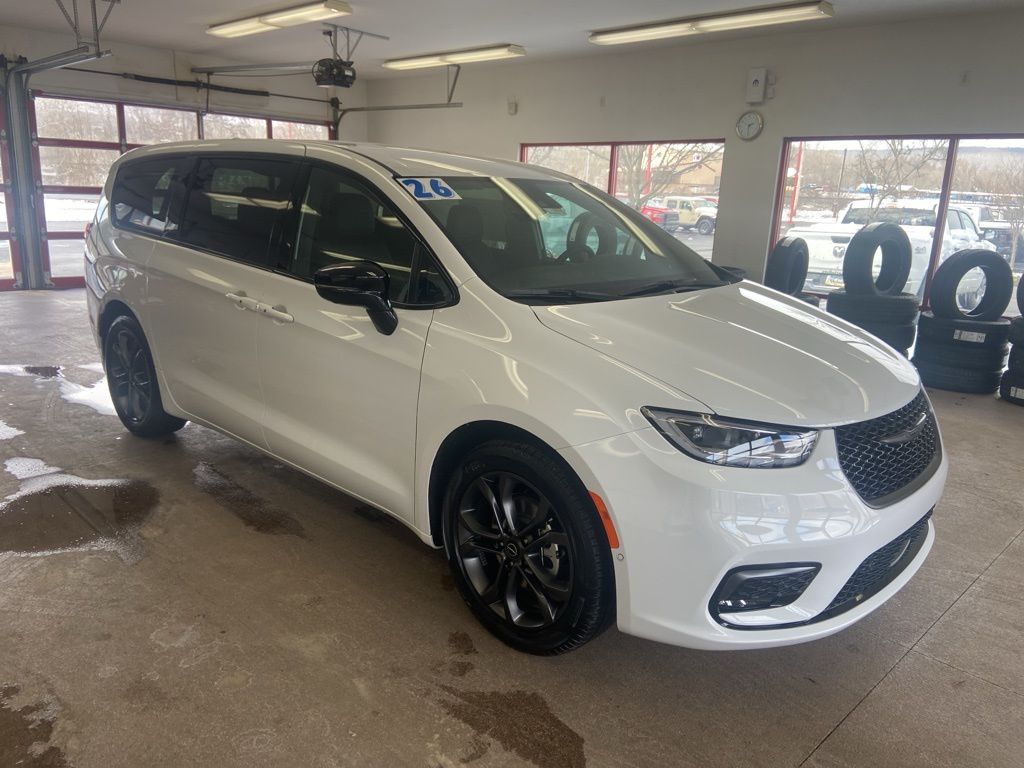 2026 Chrysler Pacifica Passenger Van 