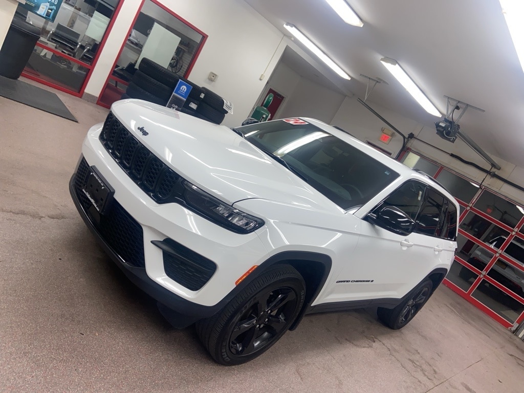 Certified 2024 Jeep Grand Cherokee Altitude SUV