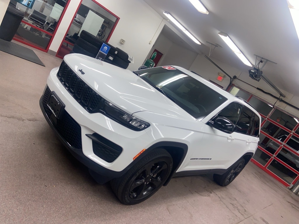 Certified 2024 Jeep Grand Cherokee Altitude SUV