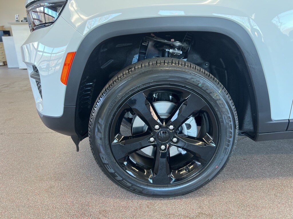 New 2025 Jeep Grand Cherokee ALTITUDE 4X4 Sport Utility