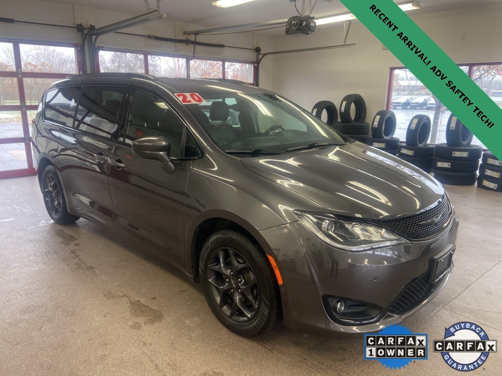 2020 Chrysler Pacifica Touring L's photo