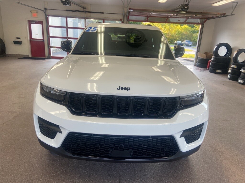 New 2025 Jeep Grand Cherokee ALTITUDE 4X4 Sport Utility