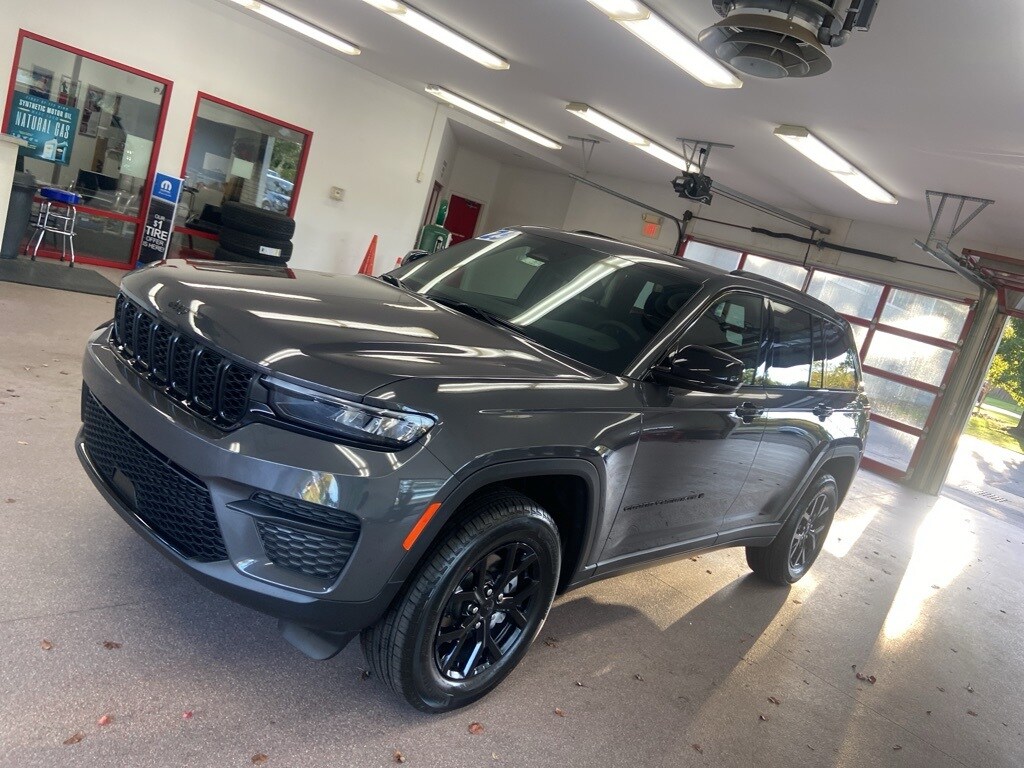 New 2025 Jeep Grand Cherokee ALTITUDE X 4X4 Sport Utility