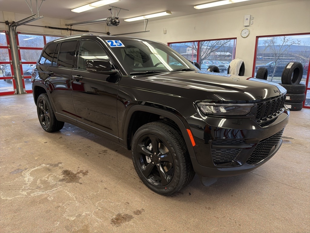 2025 Jeep Grand Cherokee Altitude's photo