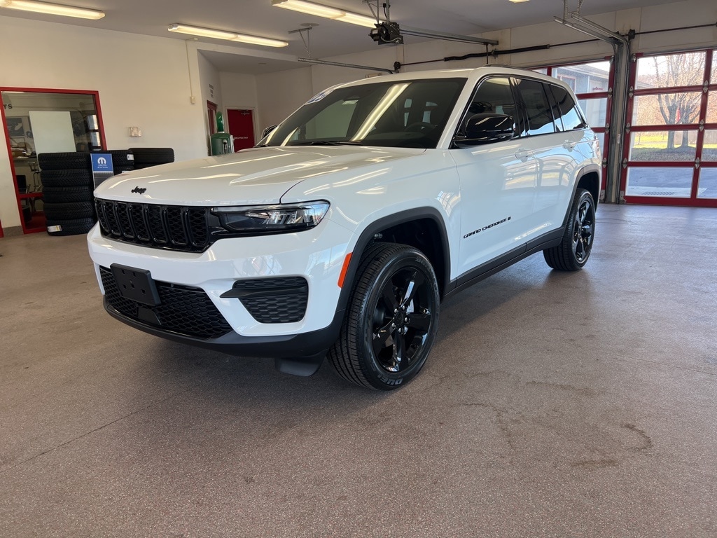 New 2025 Jeep Grand Cherokee ALTITUDE 4X4 Sport Utility