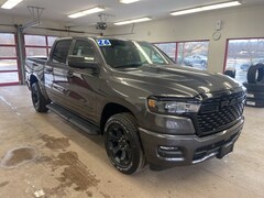 2026 Ram 1500 EXPRESS CREW CAB 4X4 5'7 BOX Pickup