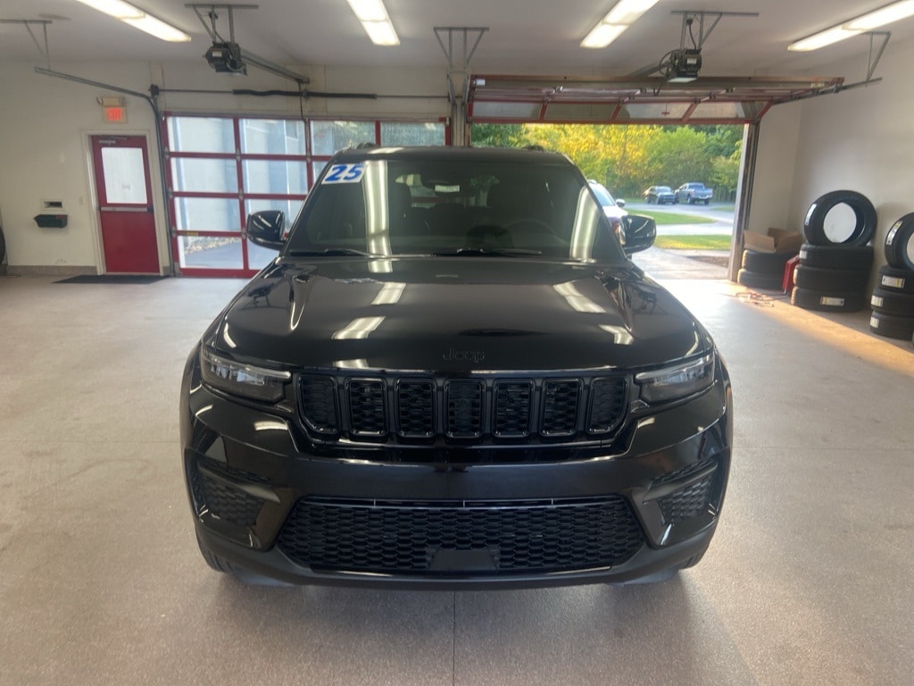 New 2025 Jeep Grand Cherokee ALTITUDE 4X4 Sport Utility