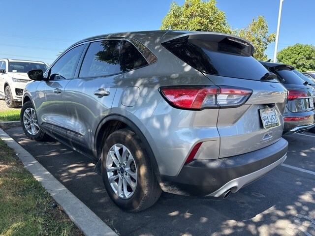 2022 Ford Escape SE photo 2