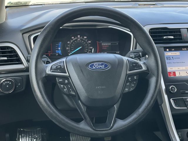 2019 Ford Fusion SE photo 3