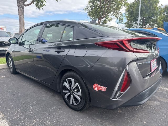 2017 Toyota Prius Prime Premium photo 2