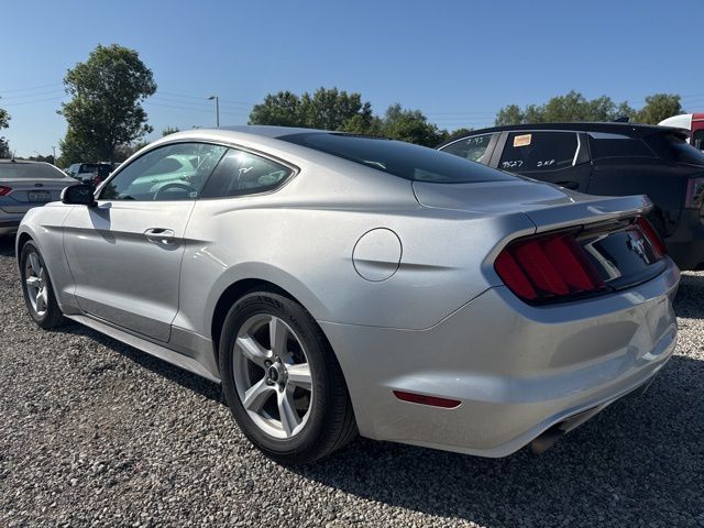 2016 Ford Mustang V6 photo 2