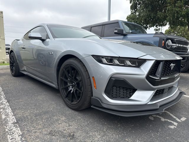 2025 Ford Mustang GT photo 4