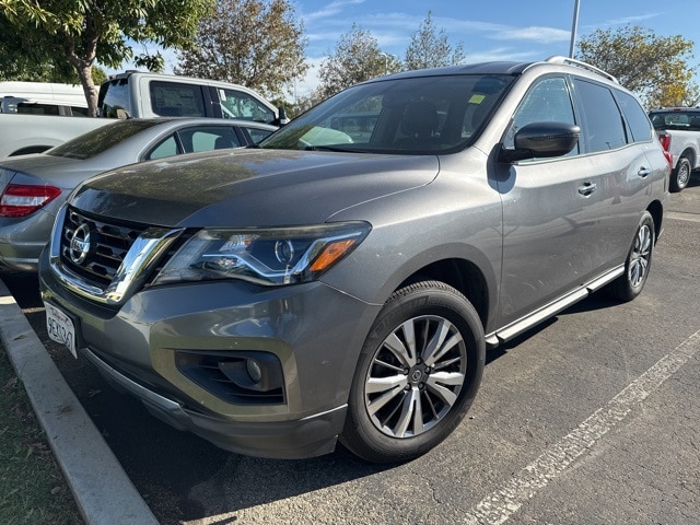 2020 Nissan Pathfinder SV