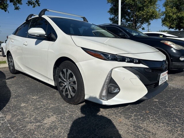 2017 Toyota Prius Prime Advanced photo 4