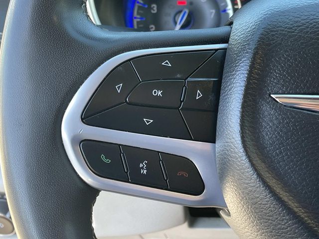 2023 Chrysler Pacifica Limited photo 3