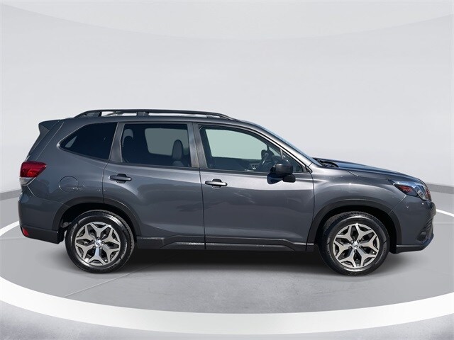 2022 Subaru Forester Premium photo 3