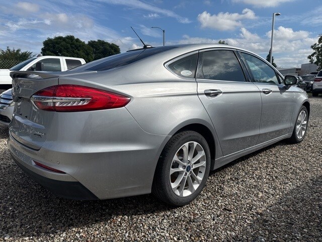 2020 Ford Fusion Energi Titanium photo 3