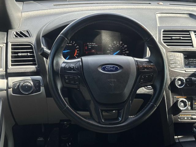 2019 Ford Explorer XLT photo 3