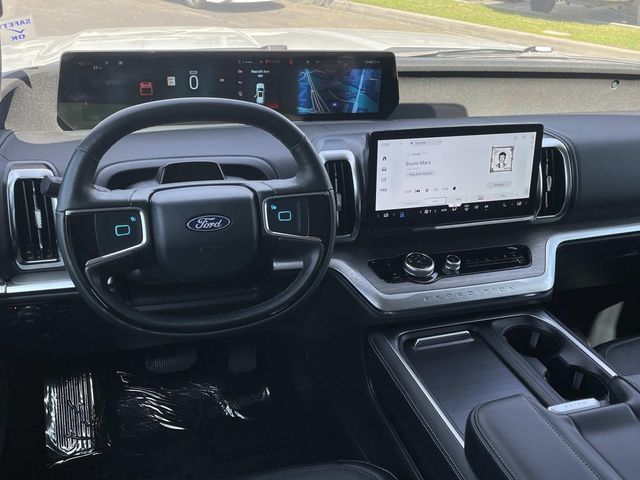 2025 Ford Expedition Platinum photo 6