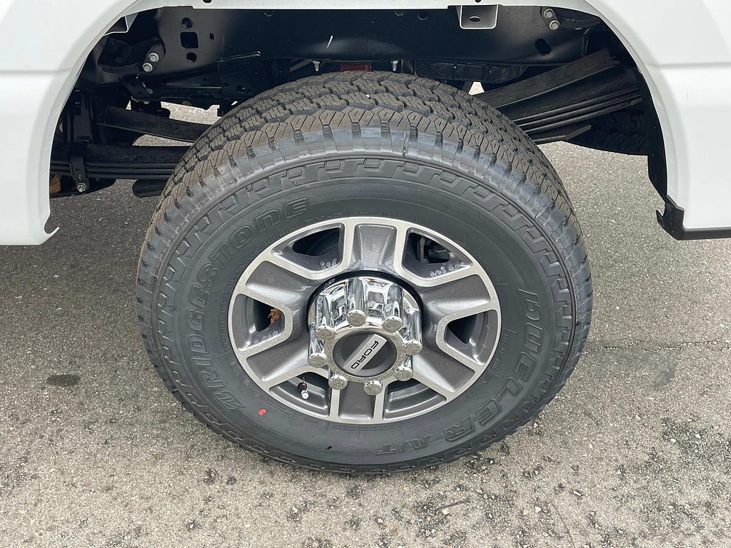 2025 Ford F-350 Super Duty XLT - Photo 33