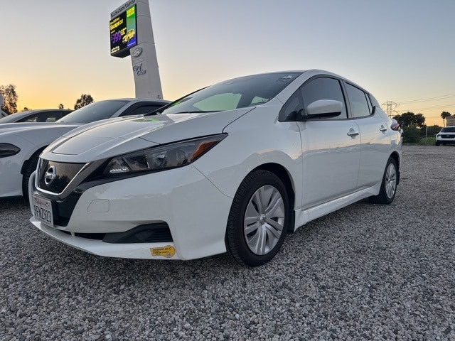 2022 Nissan LEAF S's photo