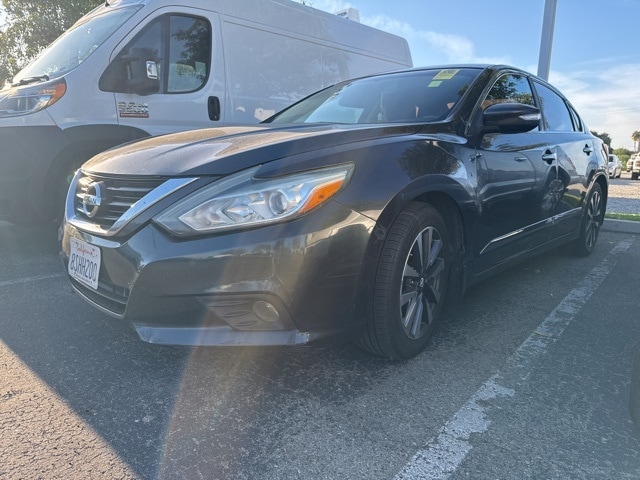 2016 Nissan Altima SV's photo