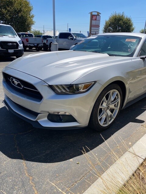 2015 Ford Mustang GT Premium photo 2
