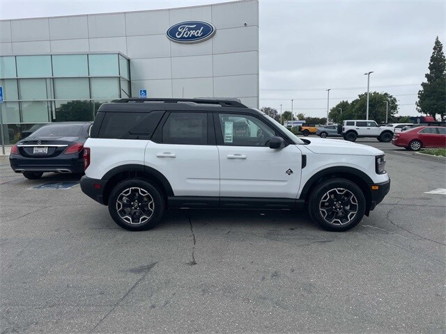2025 Ford Bronco Sport Outer Banks photo 3