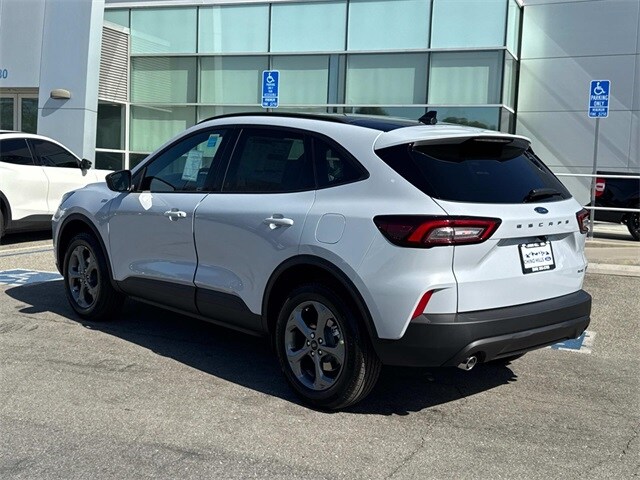 2025 Ford Escape ST-Line photo 4