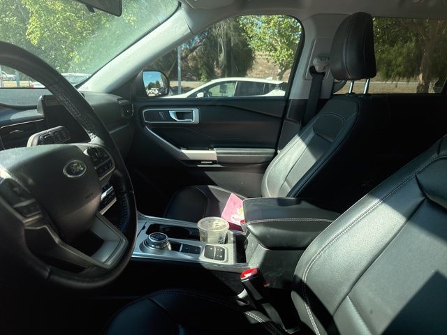 2023 Ford Explorer XLT photo 6
