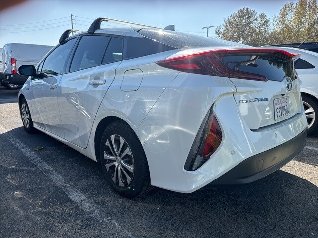 2017 Toyota Prius Prime Advanced photo 2