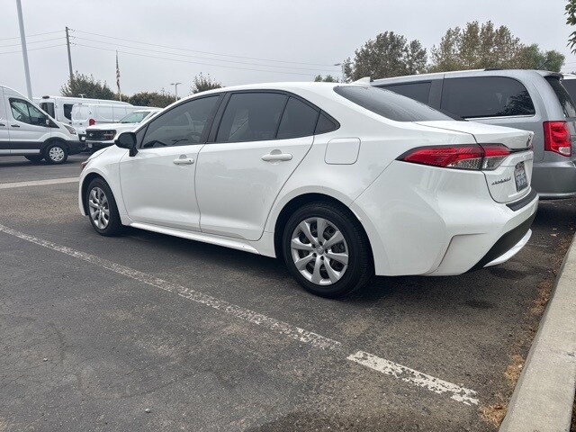 2021 Toyota Corolla LE photo 2