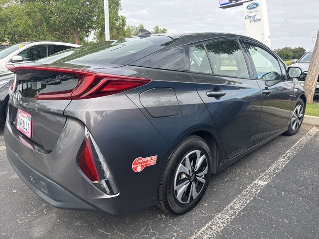 2017 Toyota Prius Prime Premium photo 3