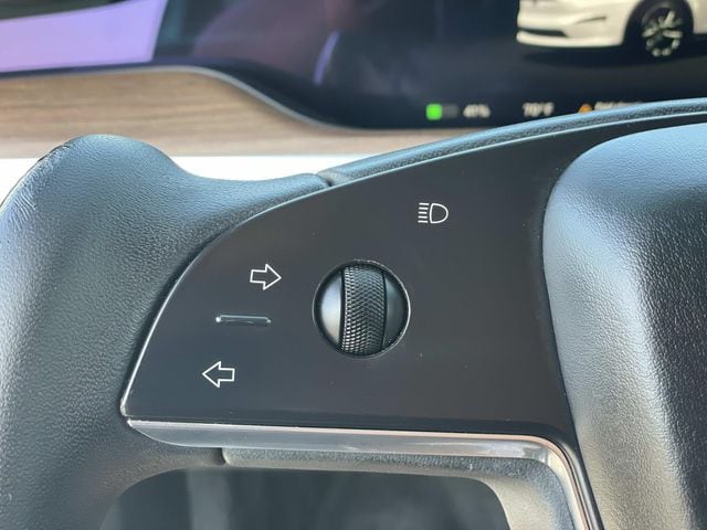 2023 Tesla Model X Standard Range photo 5