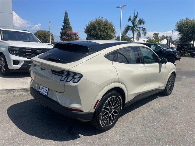 2025 Ford Mustang Mach-E Premium photo 4