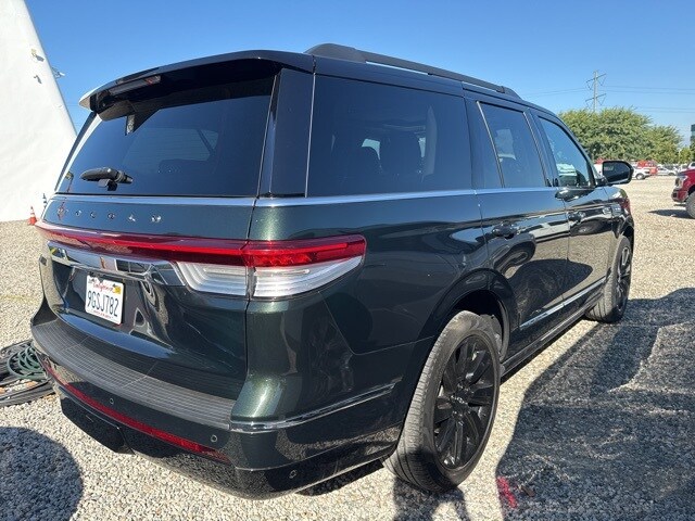 2022 Lincoln Navigator Black Label photo 2