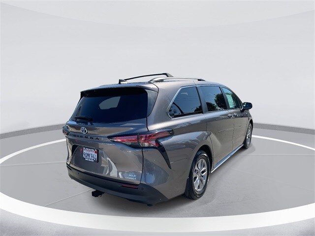 2022 Toyota Sienna XLE photo 4
