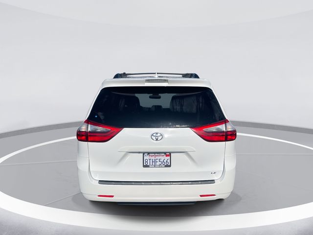 2020 Toyota Sienna LE photo 4