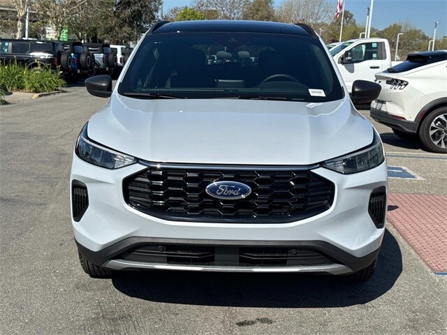 2025 Ford Escape ST-Line photo 2