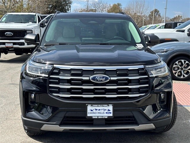 2025 Ford Explorer photo 2