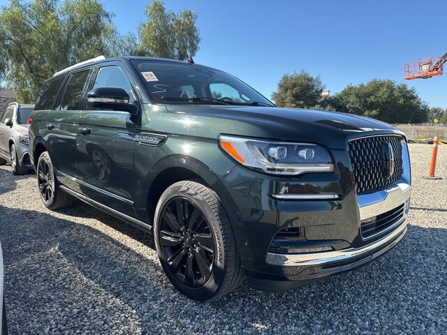 2022 Lincoln Navigator Black Label photo 3