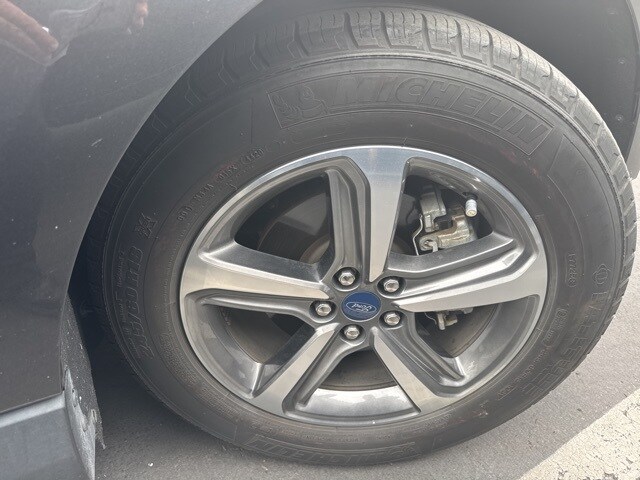 2020 Ford Edge SEL photo 3