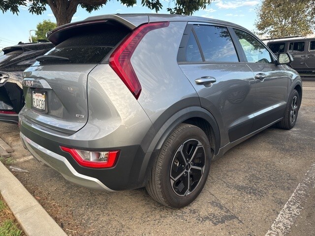 2024 Kia Niro LX photo 3