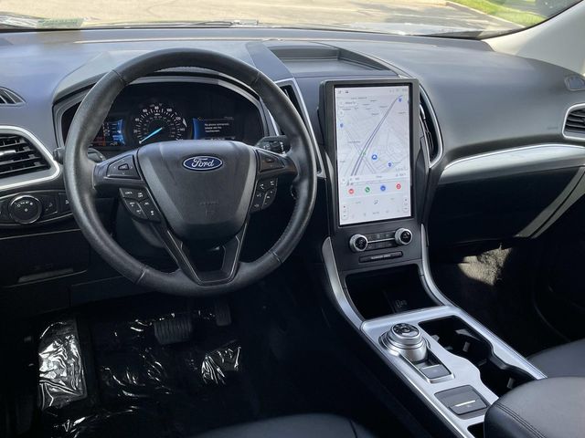 2022 Ford Edge SEL photo 6